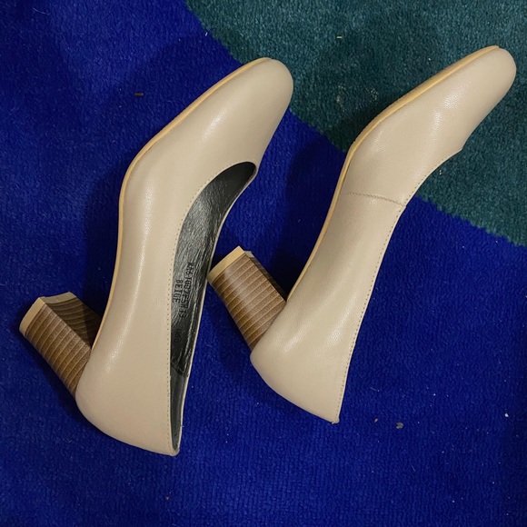 Heels - Picture 2 of 8